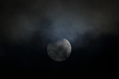 雲隠れの皆既月食　2