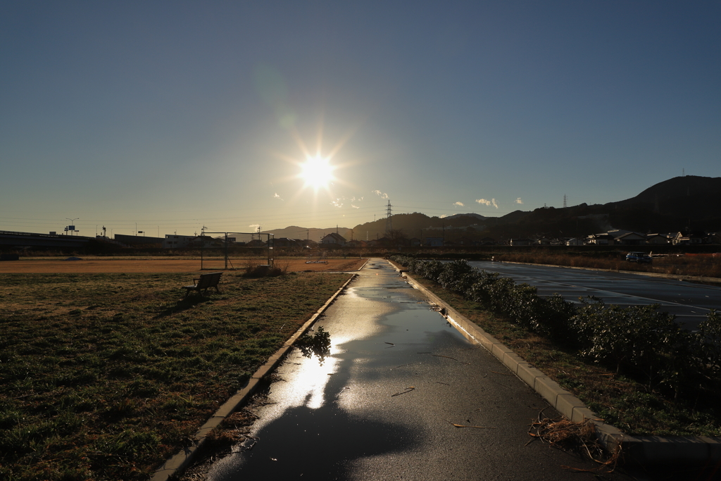 雨上がりの河川敷　1