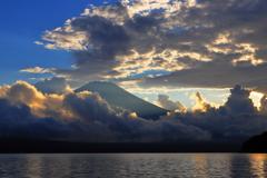 雲に囲まれて