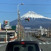 信号待ちで富士山の日　3