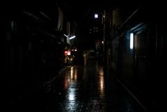 氷雨の祇園