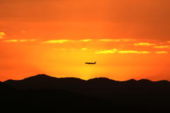「夕景と・・飛行機・・」・・・・