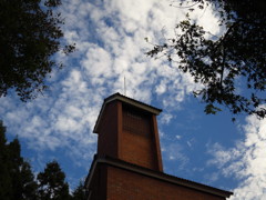 「美術館と・・空と・・・雲・・」・・・・