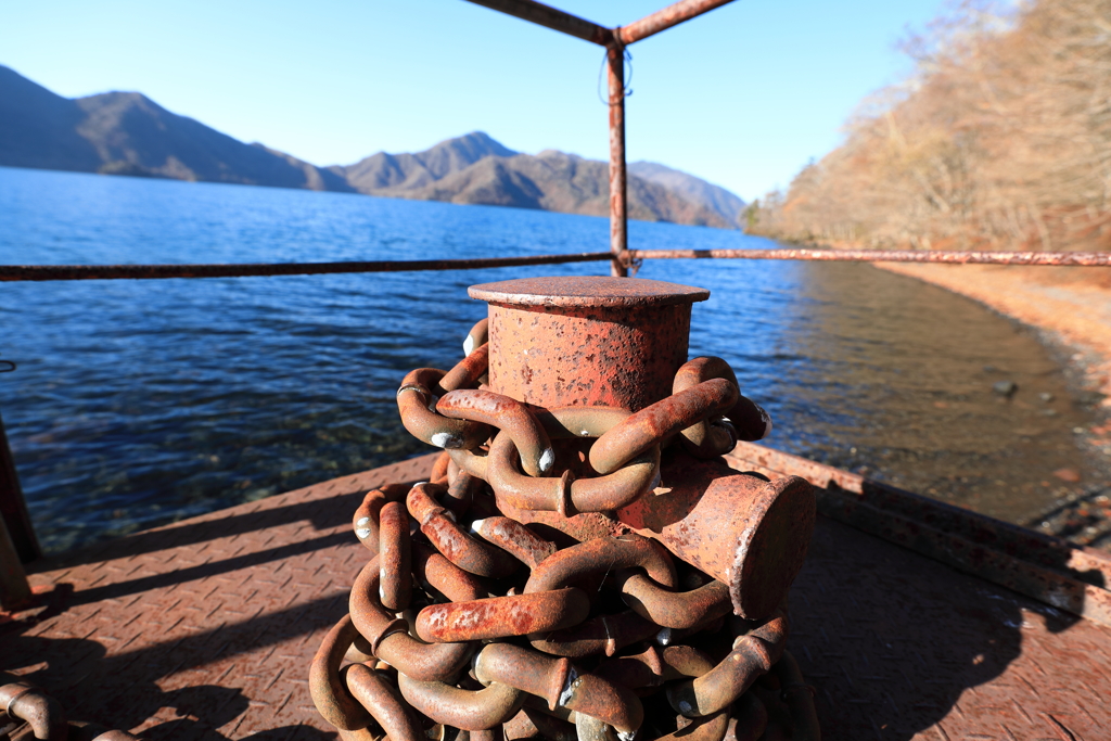 中禅寺湖湖畔の浮き桟橋