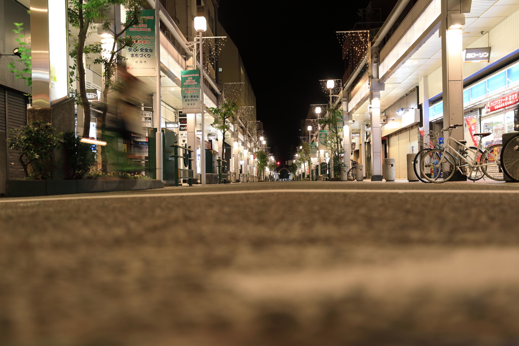 新潟の夜の商店街