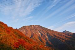 早朝の男体山