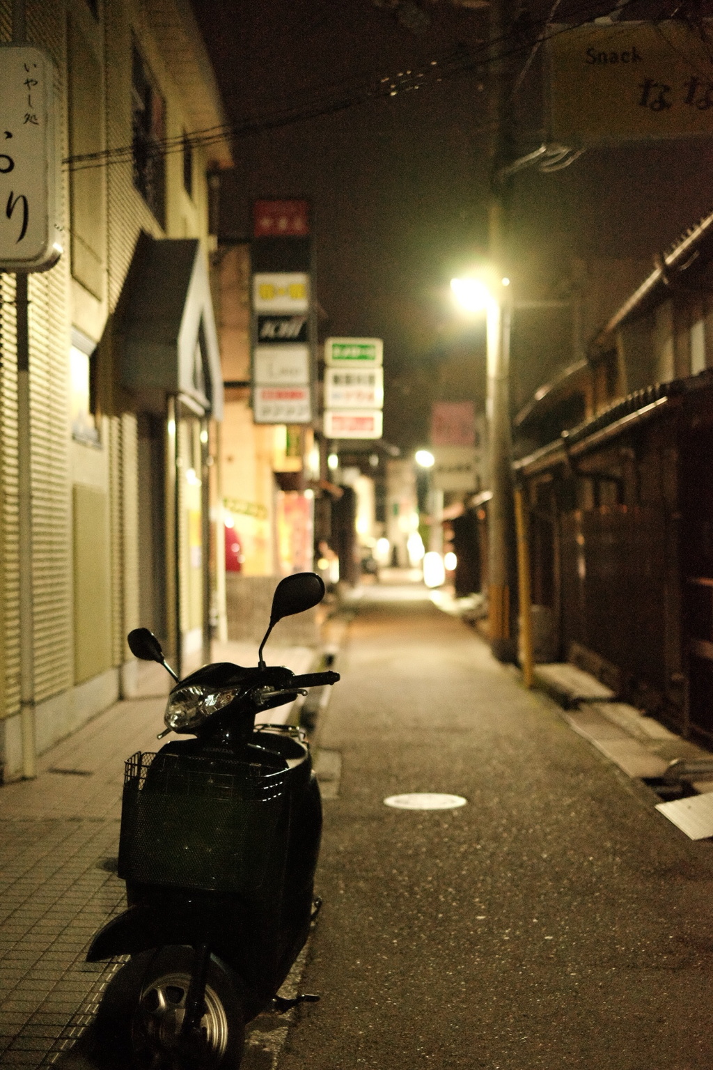 夜にたたずむ