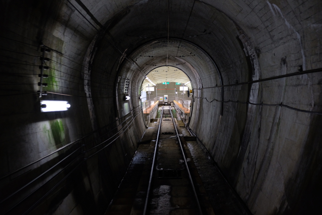 トンネルのむこう