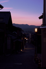 日暮れの坂道