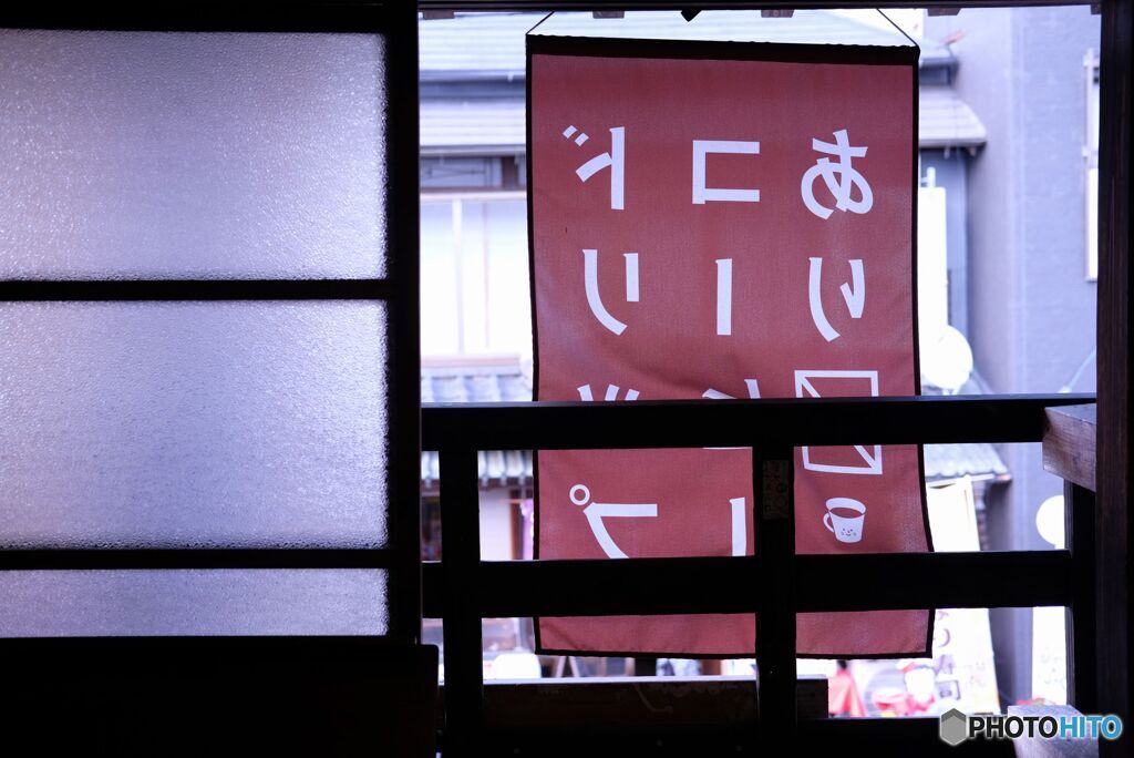 カフェの窓から