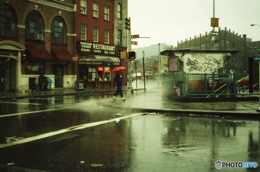 西4丁目、雨