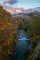 定義山の夜明け