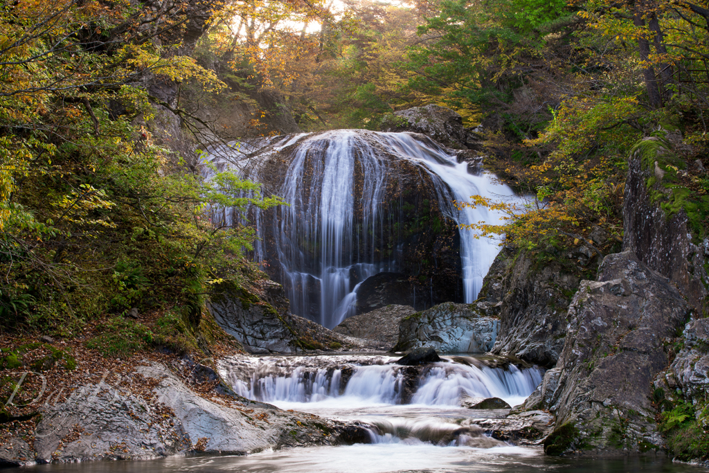 秋の関山大滝