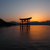 夕焼けの大鳥居