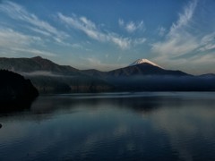 芦ノ湖より富士を臨む 