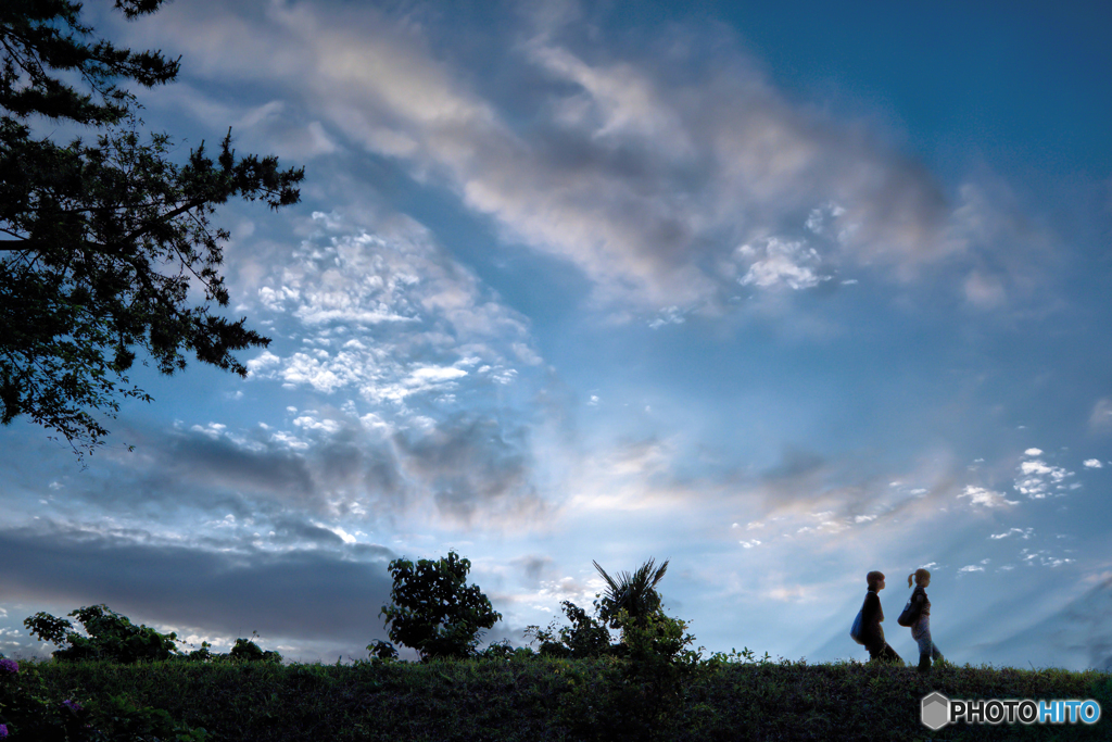 walking under the blue sky