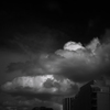 まだ湧く夏雲