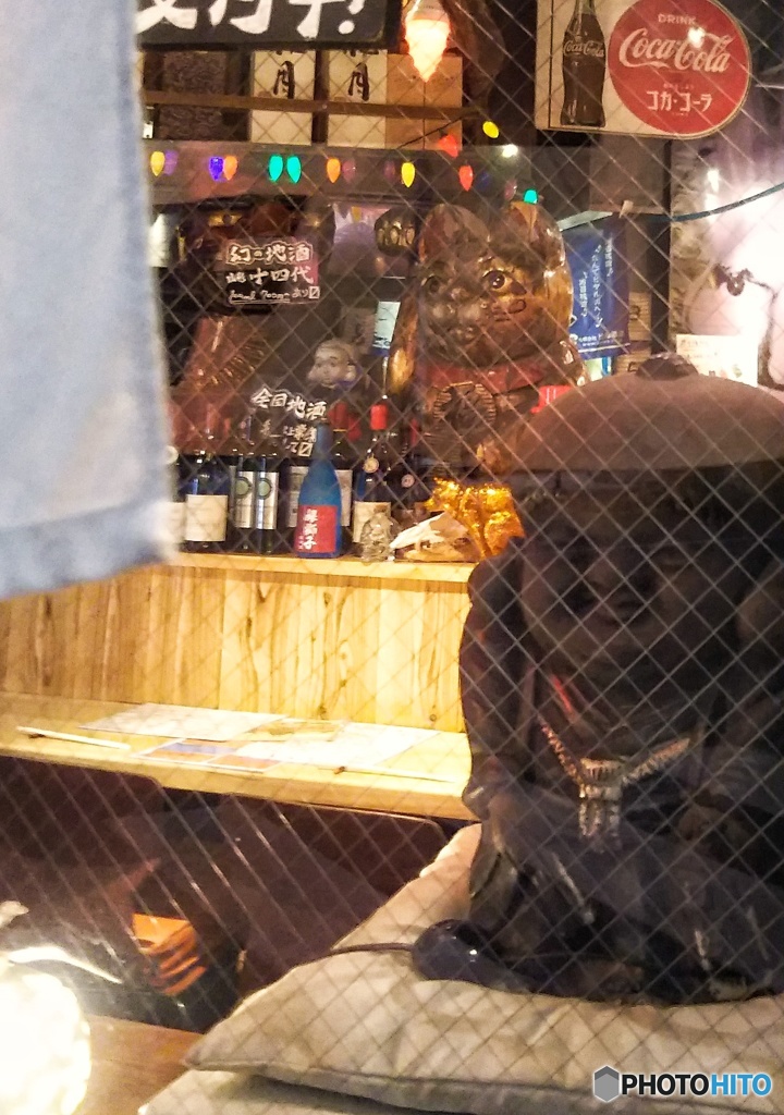顔の多い店