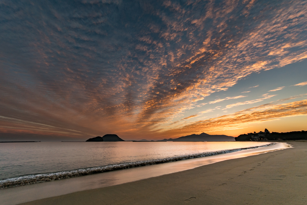 朝焼けの海