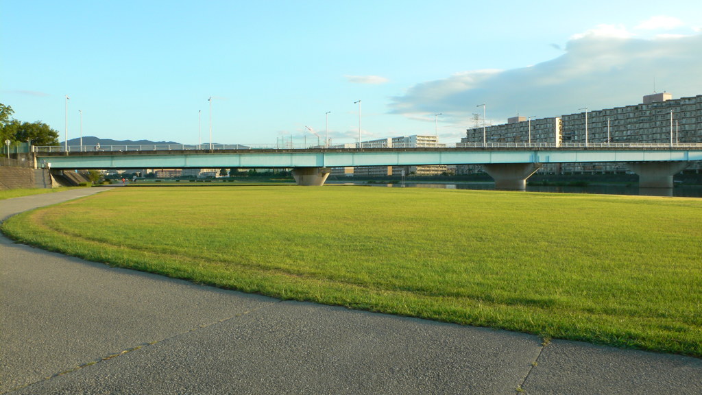 武庫川河川敷　高松橋