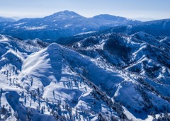 横手山スキ－場から