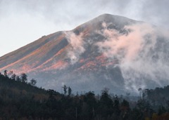 御嶽山の朝焼け
