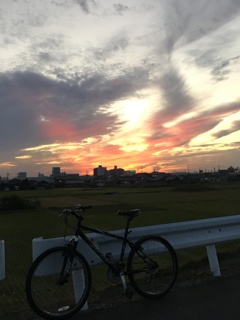 夕焼けと愛車