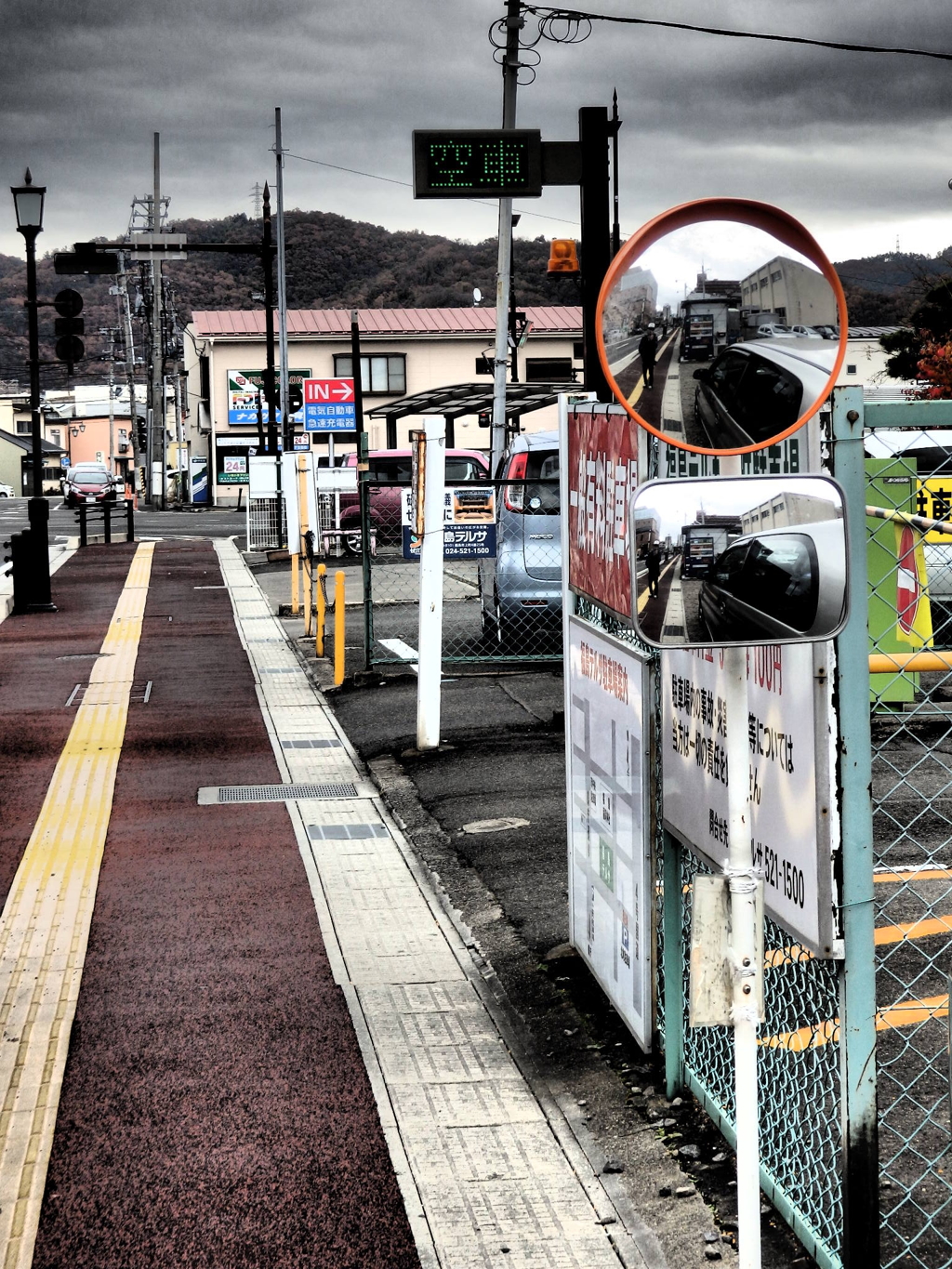 通りにて