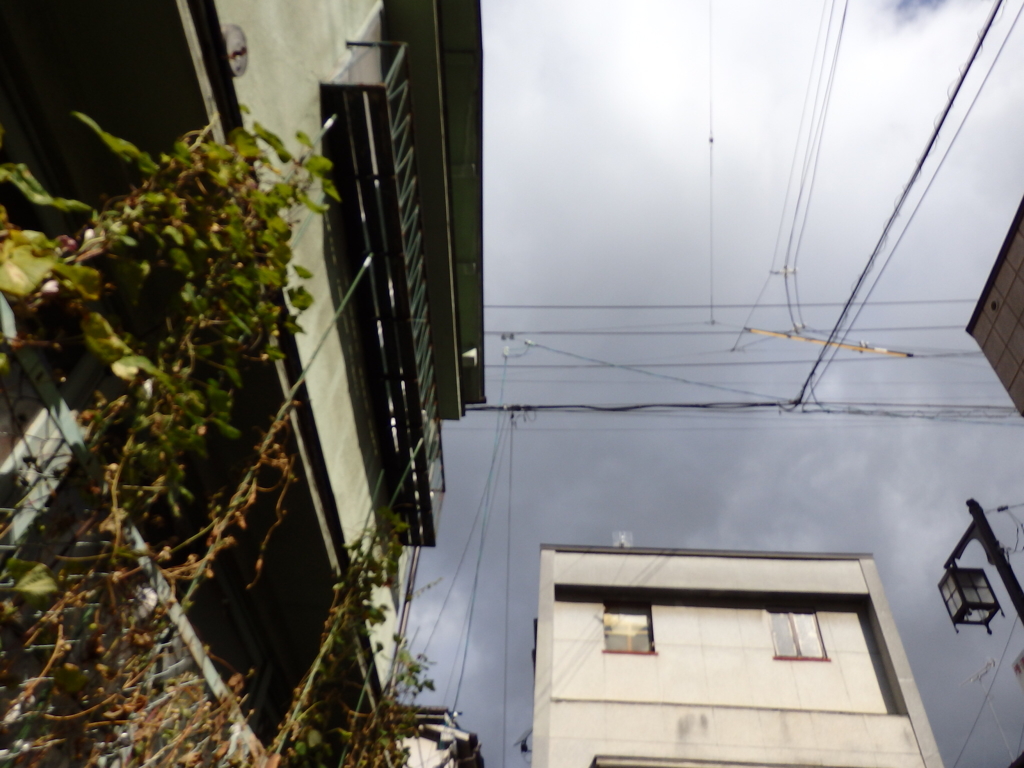 街角の空