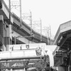 線路の下から