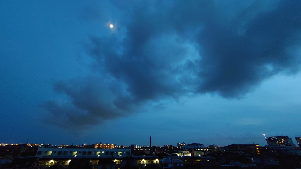 一筋の雲