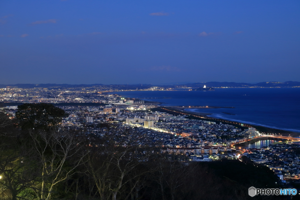 江の島は彼方に
