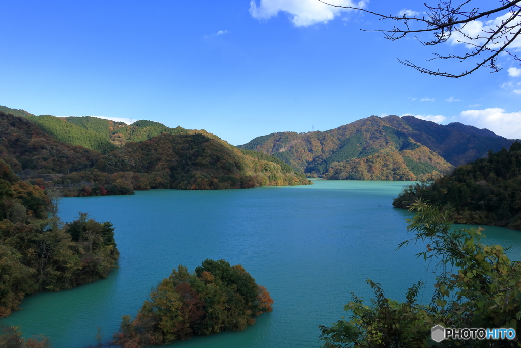 晩秋の湖