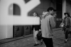 R