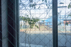 アトリエの奥の窓辺に来ていた