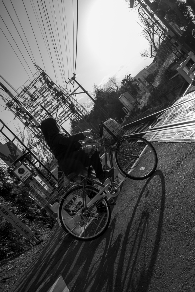 空に出でていづくともなく尋ぬれば