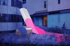 クレス・オルデンバーグ 《リップスティック》