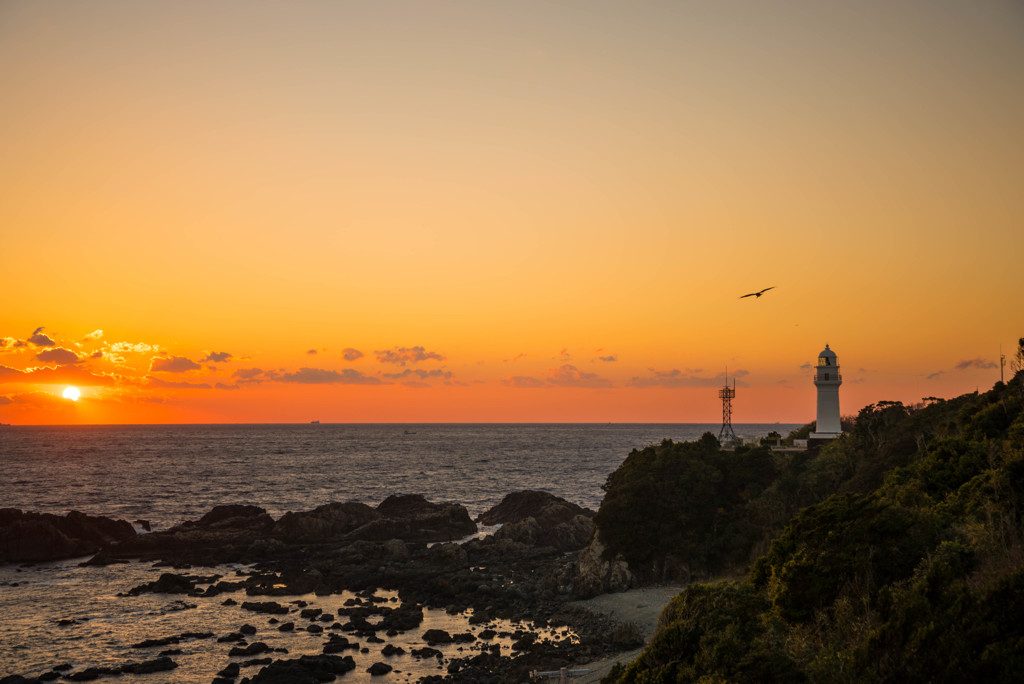 潮岬灯台の夕日