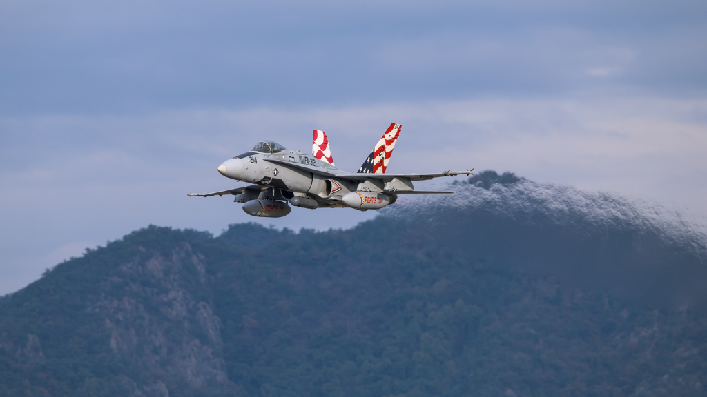 岐阜基地航空祭 2024年11月17日(日) F/A-18C帰投(1st)