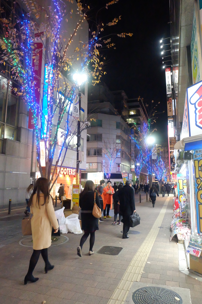 師走の新宿西口