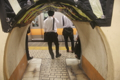 御茶ノ水駅ホームの低い天井