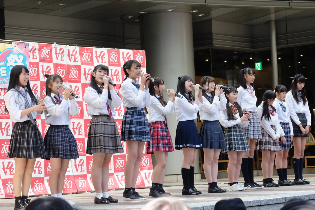 ホワイト　キャンパス　　アイドルGROUP