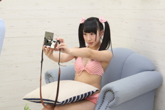 自撮りするアイドル