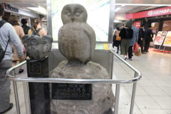 いけふくろう像(池袋駅）