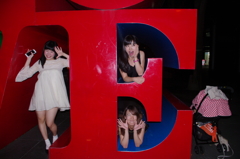 変顔の女性3人組