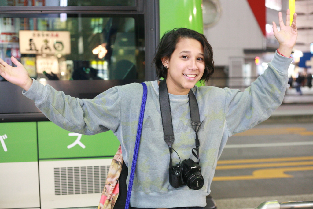 フィリピン人のカメラ女子（池袋で撮影）