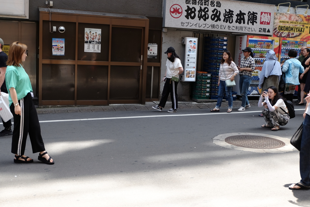 新宿　歌舞伎町で記念撮影（中国人）