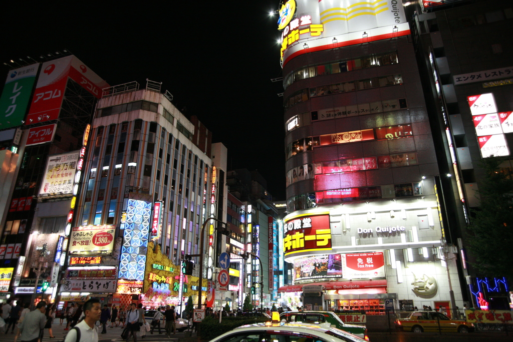 夜の新宿歌舞伎町