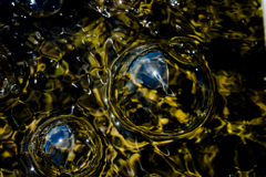 泡の輝き：2（噴水の下で）