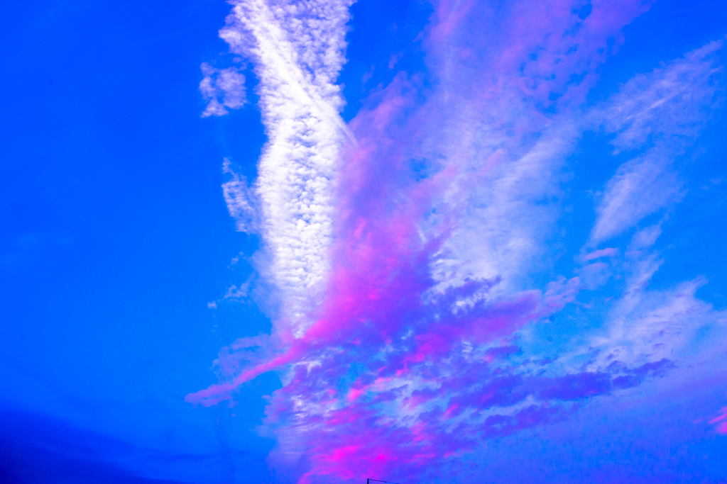 真夏の紅白雲